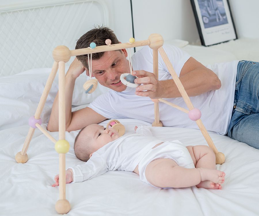 Speelboog met speeltjes Plan Toys Baby Gym | PlanHome A Touch of Pastel