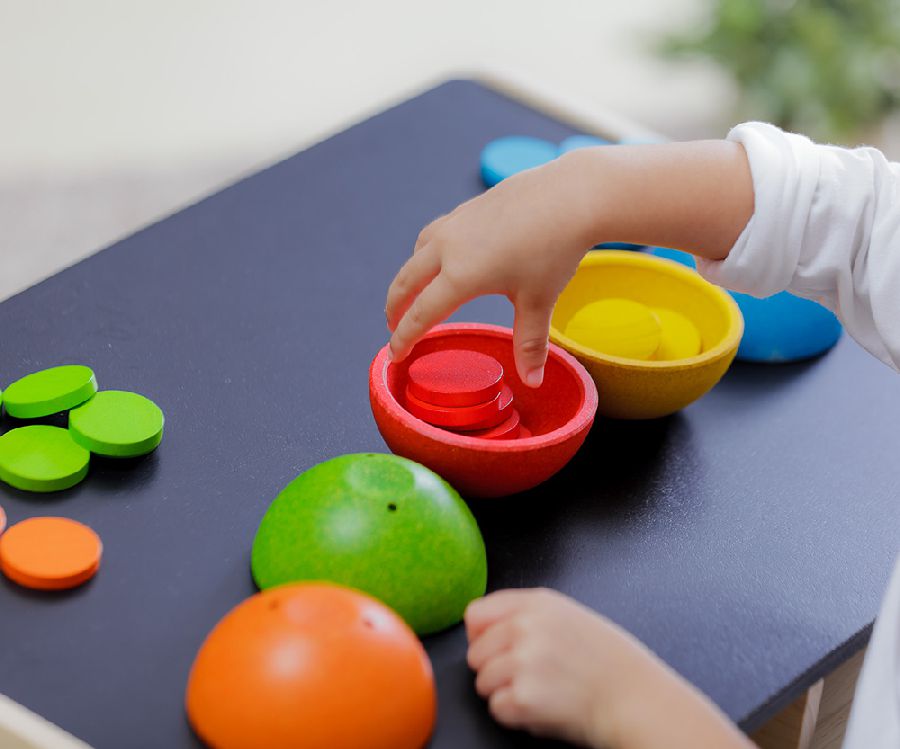 Sorteervormen Plan Toys Sort & Count Cups | Learning & Education