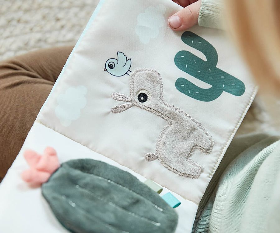 Speelgoed voor de maxi-cosi Done by Deer Lalee | Activity Book