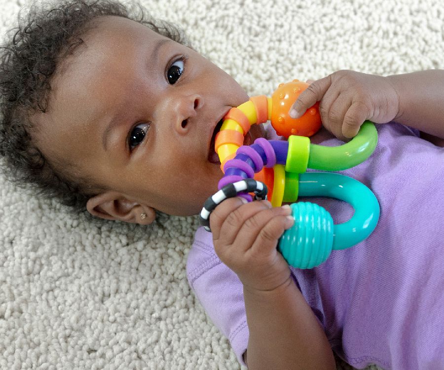 Rammelaar Sassy Twist-a-roo rattle | Sensory Toys