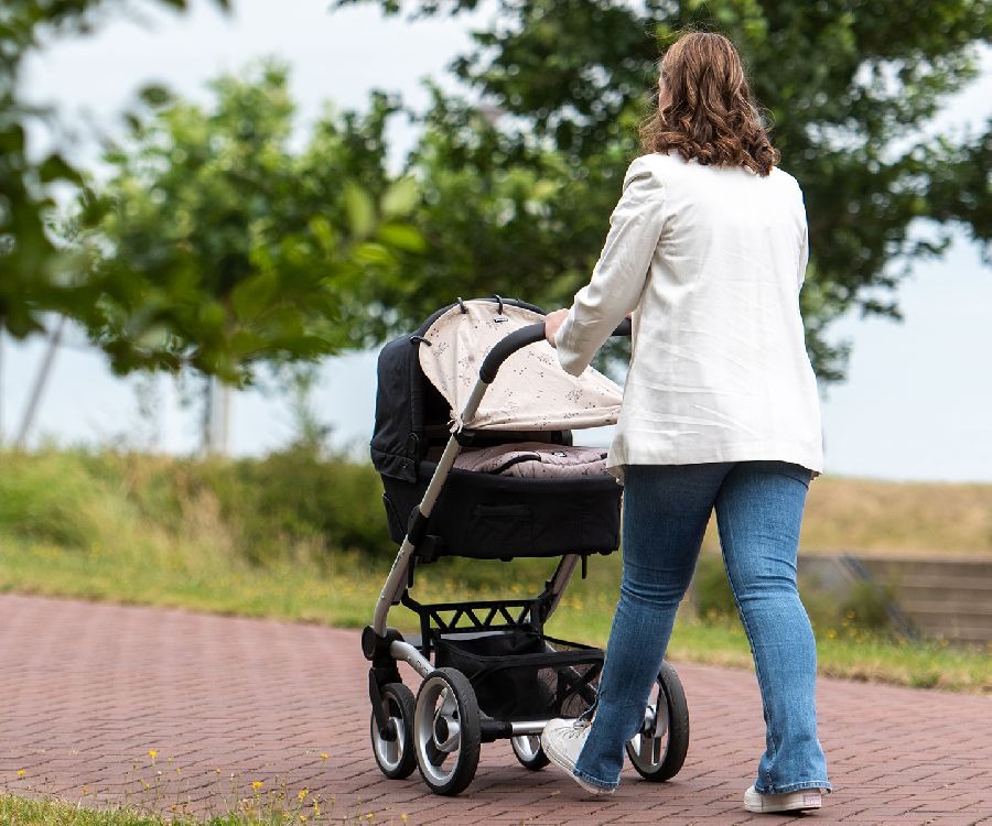 Huifel Dooky Universal Cover, geschikt voor wandelwagen/buggy/draagmand/autostoel groep 0+ | Romantic Leaves Beige