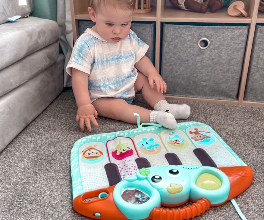 Playgro music and lights piano & hot sale kick pad