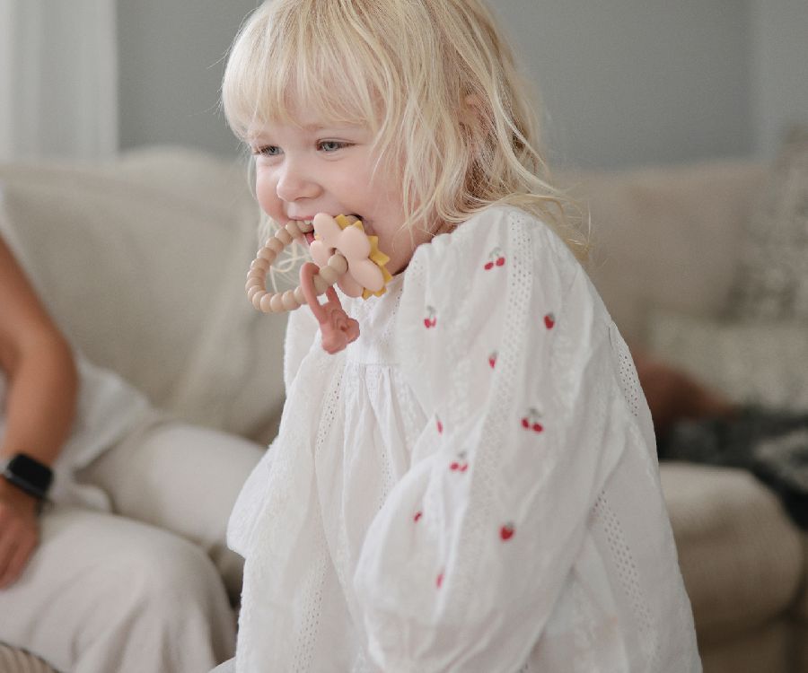 Bijtring Mushie Teether ring