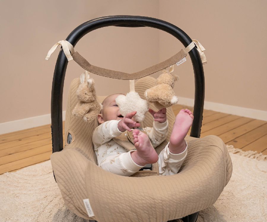 Speelgoed voor de maxi-cosi Little Dutch made by Tiamo Autospeeltje | Baby Bunny