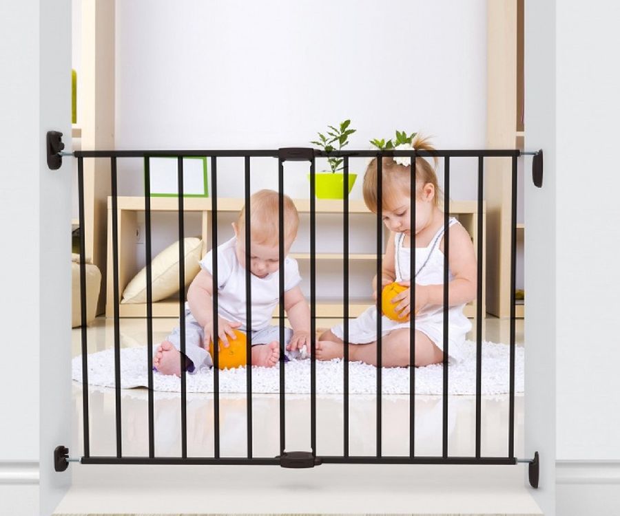 Deurhek Noma Extending Metal Gate