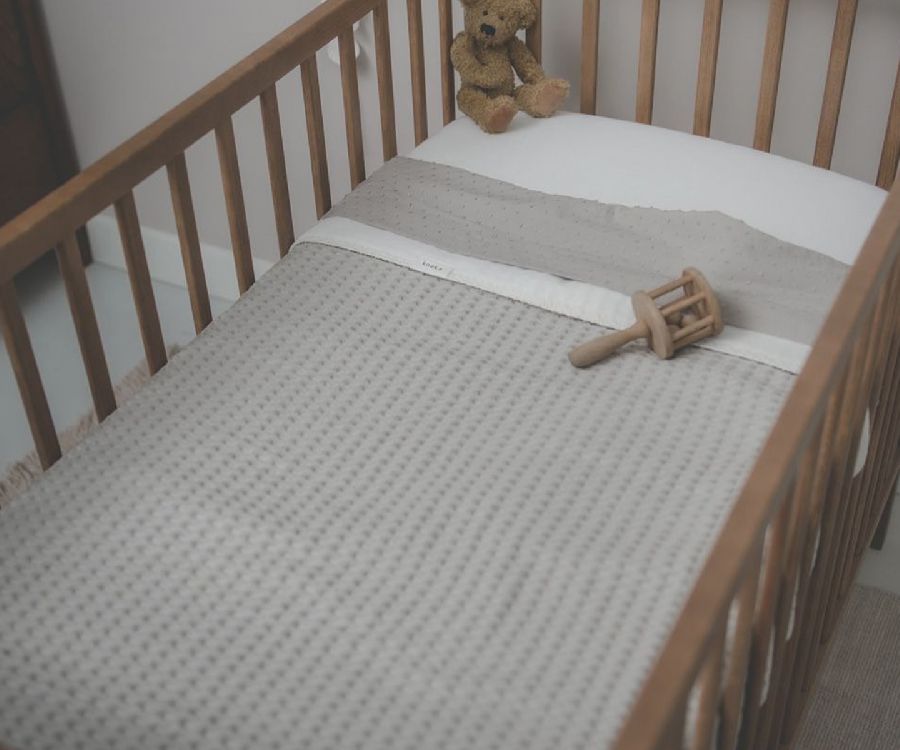 Deken Koeka, geschikt voor babybed 60x120/babybed 70x140 | Amsterdam sand