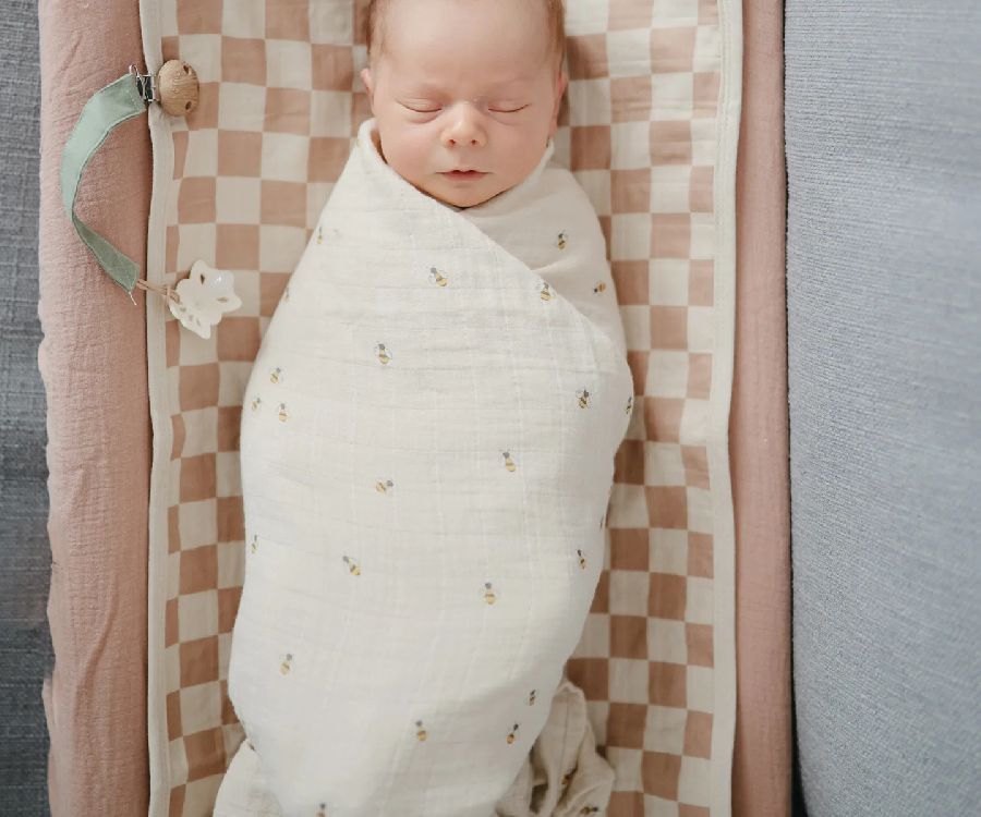 Tetra doek Mushie Swaddle