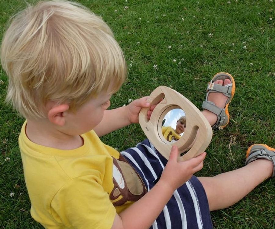 Gevulde fles en figuur TickiT Vliegtuigspiegel